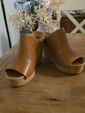 DKNY Women’s Tan Wedge Espadrille Mule - Stylish Open Toe